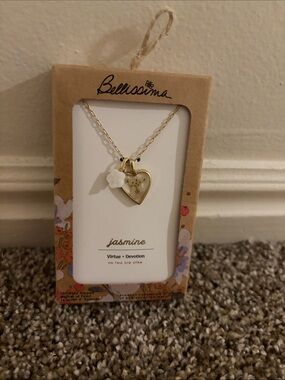 Bellissima Jasmine Gold Heart Necklace with White Flower Accent